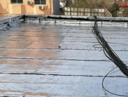 广阳卫生间漏水维修公司分享下广阳屋面楼顶防水刚性防水层施工要点。